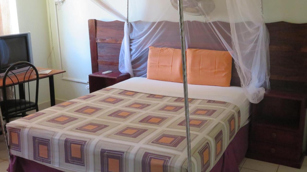 Global Village Hotel Pakwach Екстериор снимка