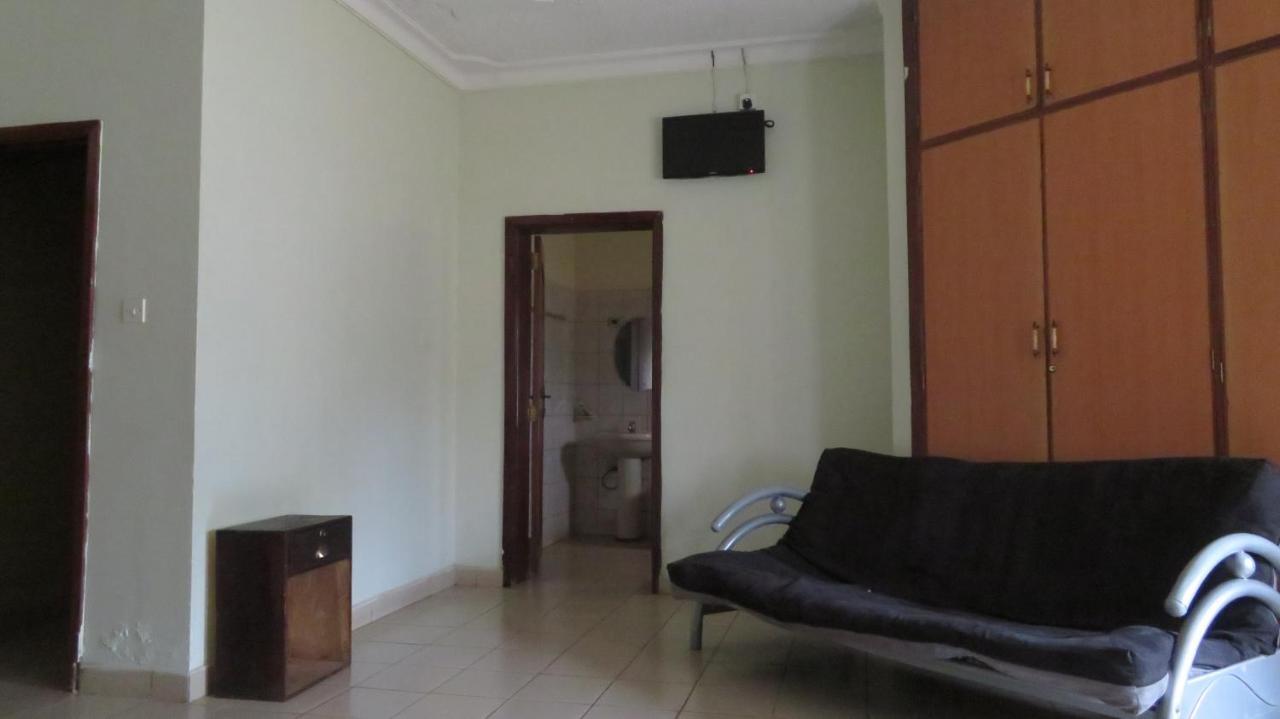 Global Village Hotel Pakwach Екстериор снимка