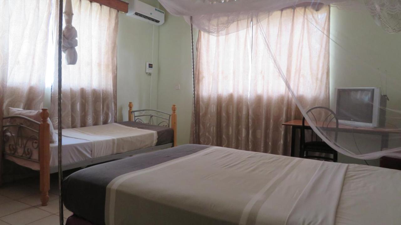 Global Village Hotel Pakwach Екстериор снимка
