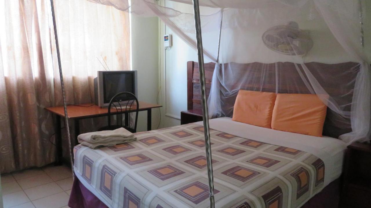 Global Village Hotel Pakwach Екстериор снимка