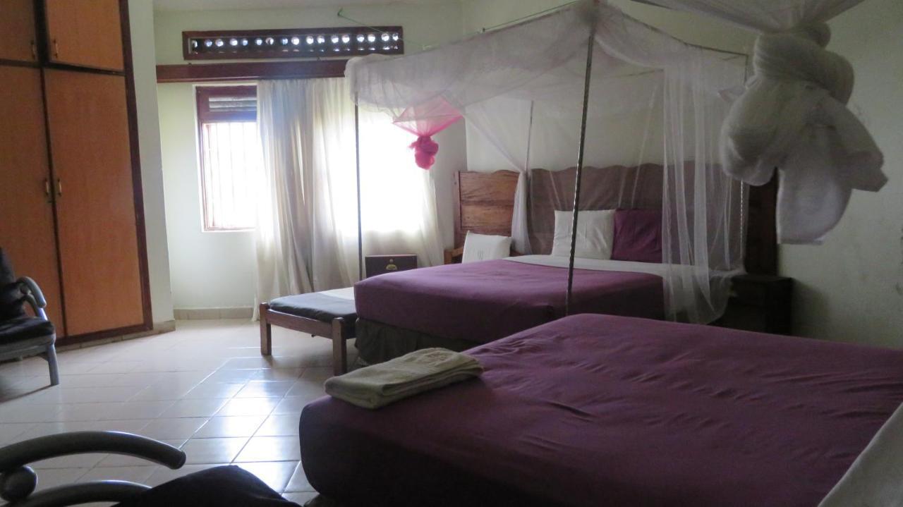 Global Village Hotel Pakwach Екстериор снимка