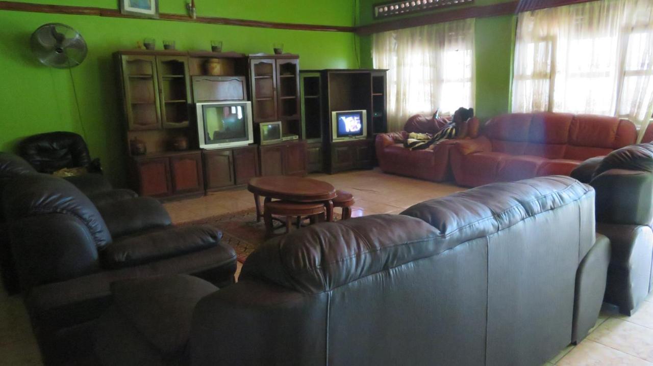 Global Village Hotel Pakwach Екстериор снимка
