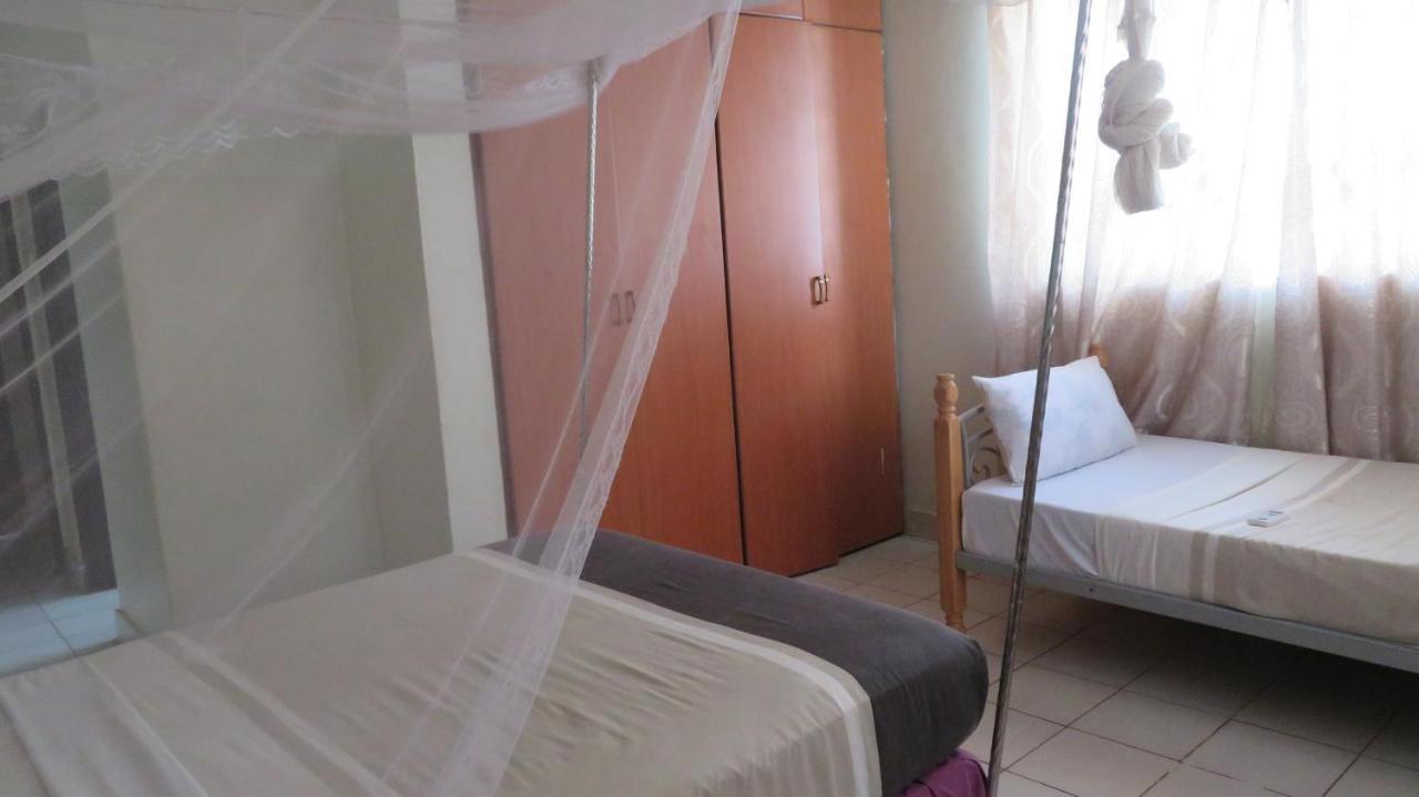 Global Village Hotel Pakwach Екстериор снимка
