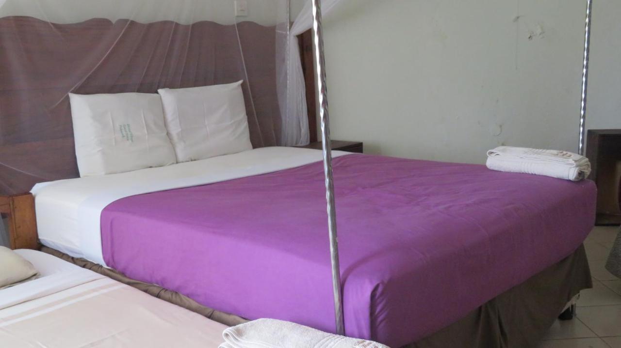 Global Village Hotel Pakwach Екстериор снимка